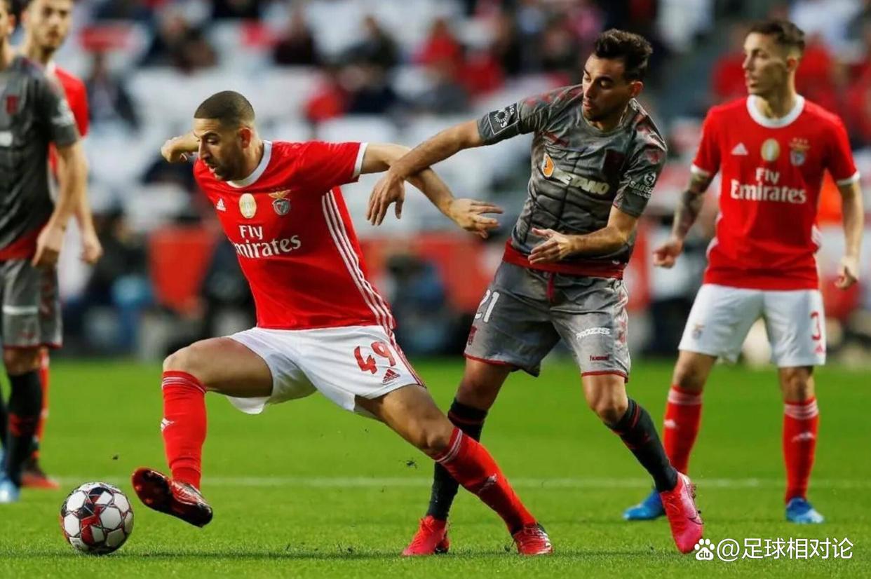 开云电竞-包含转折点法兰克福战术微调,葡超赛后攻防权衡,压力陡增,更衣室氛围转暖的词条-开云电竞